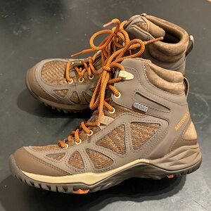 Merrell like new hiking boots